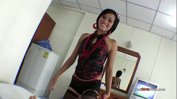 Bibir Mulus Thai Ini Nyedot Kontol Sampai Lumer, Bikin Merem Melek