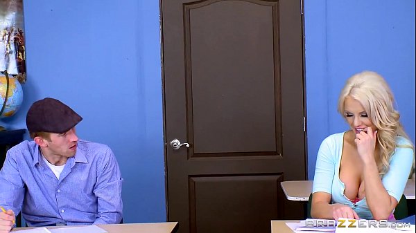 Ngentot Bareng Kenzie Taylor Di Sekolah, Toket Gede Bikin Kelas Makin Panas