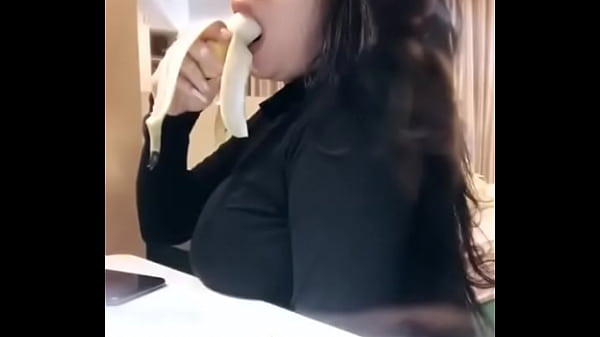 Monica Adhea, Model Indonesia Goyang Lidah Bikin Muncrat, Bibir Basah Nungguin Kontol