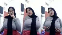 Acha Pake Jilbab, Toket Gede Montok Bikin Ngiler.