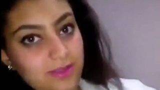 Buka-bukaan Hot Bhabhi Pakistan, Goyang Sambil Buka Kain, Nikmatin Sendiri.