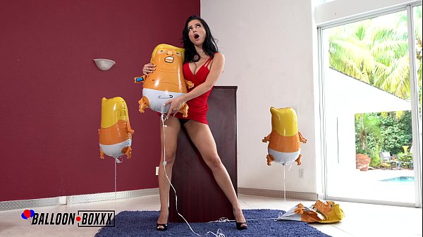 Bokep Rusia Crystal Rush Nunggingin Balon Trump Sambil Colmek