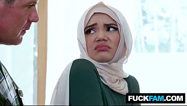 Wtf, Cewek Hijab Imut Ngenes Ini Ngewe Pertama Kali Bareng Tukang Ledeng Ganteng, Naudi Nala & Jason Sarcinelli