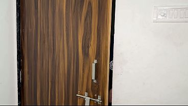 Kakak Tiri Yang Ganteng Jadi Pelarian, Bikin Adiknya Lupa Sama Pacar Yang Nggak Becus