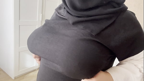 Teman Istri Arab Pamer Payudara Montok Bikin Ngaceng