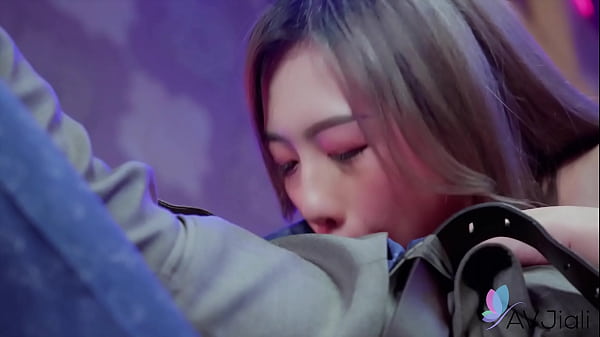 Cewek China Seksi Lin Siyu Lagi Ngentot Sambil Ngewe Keras-keras.
