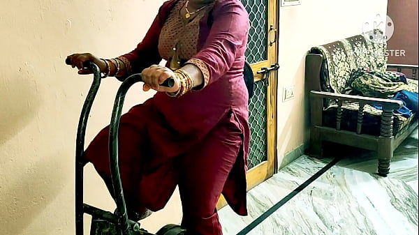 Bokep India Bikin Malu, Bhabhi Desi Ngentot Habis-habisan Sama Cowok Gym, Nafsu Gila Di Tempat Fitness.