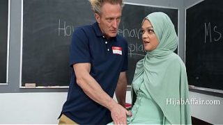 Hr Gadis Arab Digebrak Bertubi-tubi Sama Teman Kantor