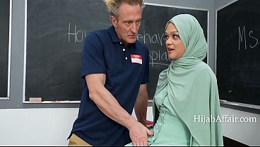 Hr Gadis Arab Digebrak Bertubi-tubi Sama Teman Kantor