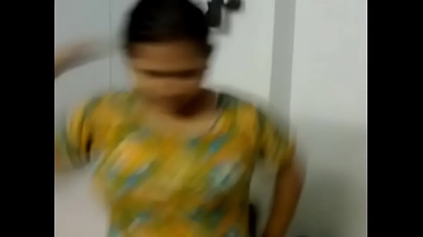 Desi Cewek Imut Abis Mandi, Basah Kuyup Bikin Ngiler