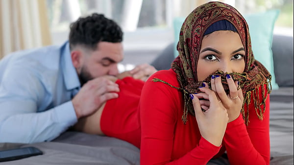 Kakak Tiri Mau Ngajarin Adik Hijabnya Soal Hal-hal Panas Sebelum Nikah, Biar Siap Di Ranjang.