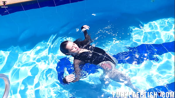 Jessica Bunny Basah Kuyup Di Kolam Renang, Gerakan Menggoda Bikin Ngiler