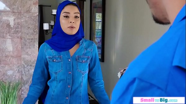 Gadis Arab Belia Digilas Dua Pria Besar, Nafsu Membara.