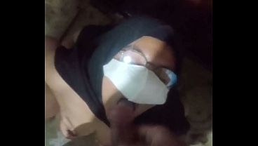 Cewek Indonesia Digenjot Di Kamar Mandi Sambil Nyeruput Air Kencing Doi.